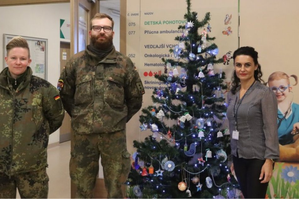 V OBRAZOCH: Nemeckí vojaci venovali detskej nemocnici dva finančné dary