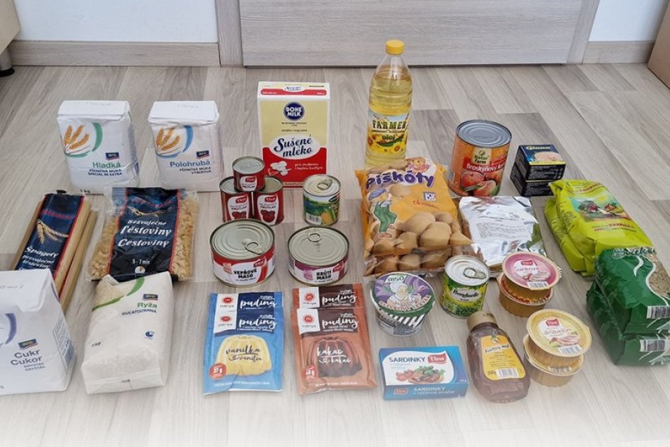 Balíky potravinovej pomoci v charite v Nitre