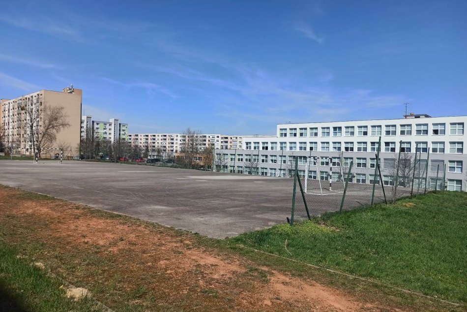 Športový areál Gymnázia na Golianovej ulici prejde rozsiahlou rekonštrukciou