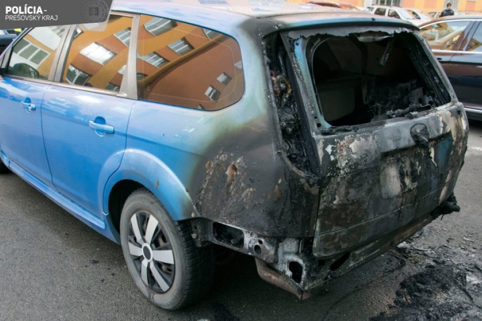Objektívom: Podpálené auto v Prešove