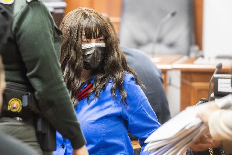 FOTO: Alena Zsuzsová na pojednávaní v súdnej sieni