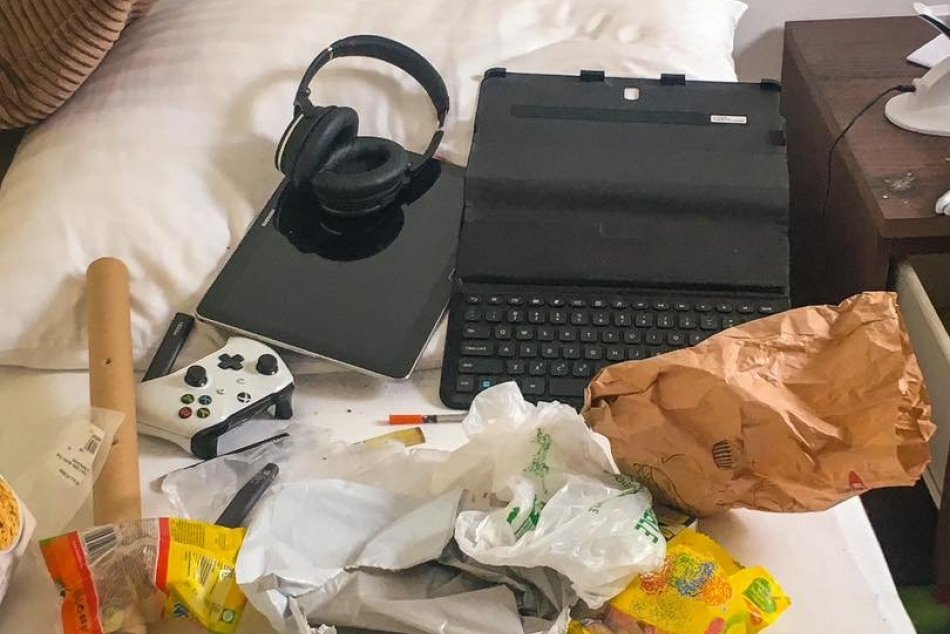 Policajti našli v obale od gitary drogy