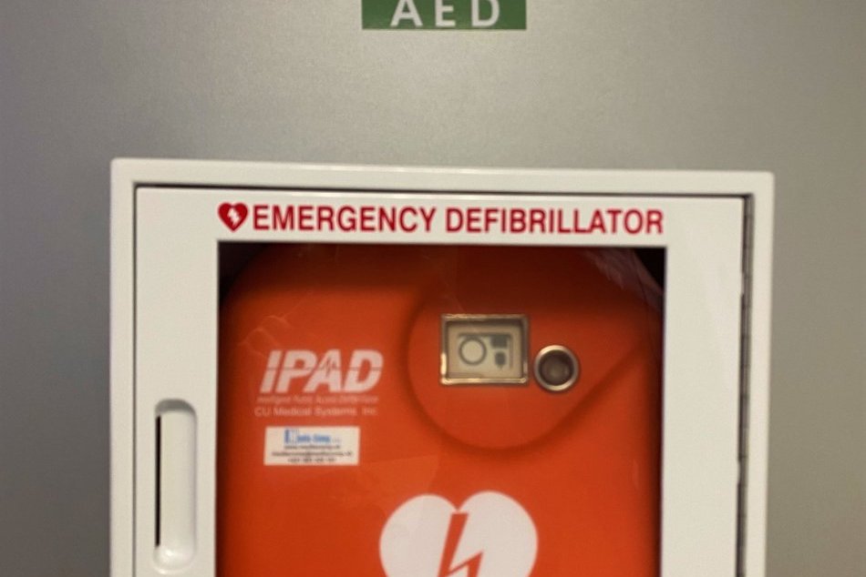 V OBRAZOCH: Prenosné defibrilátory v bystrickej nemocnici