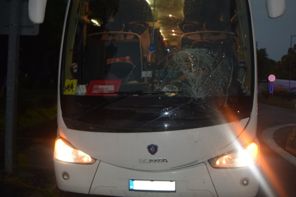 Zrážka autobusu s chodcom v Piešťanoch