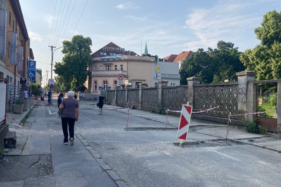 Cesta do nemocnice zo Špitálskej je rozkopaná: Ako pokročili práce? FOTO