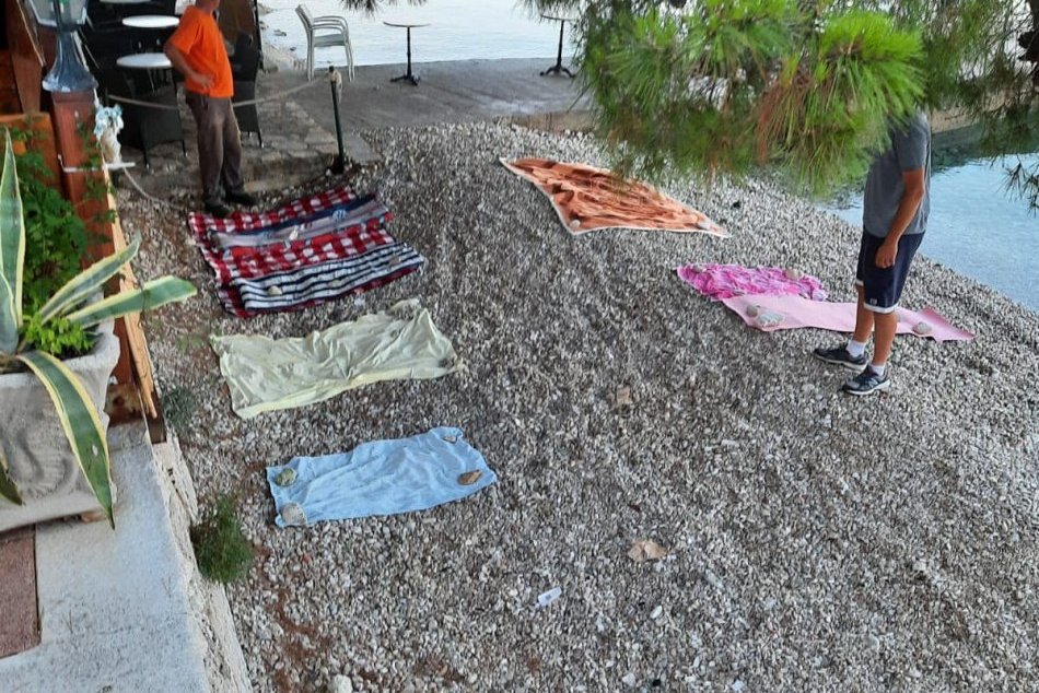 V Chorvátsku zakročili proti uterákom na plážach