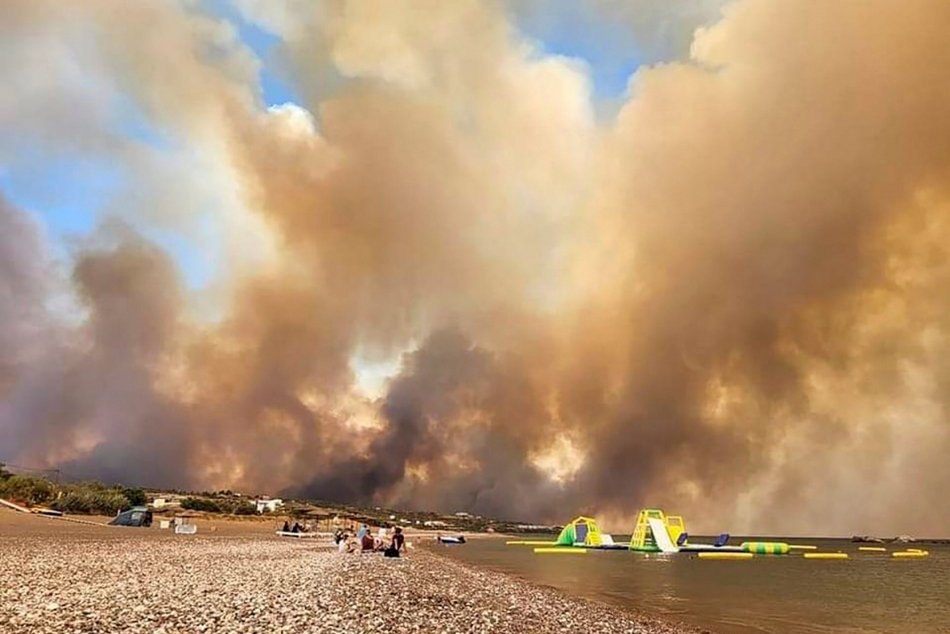 Grécky ostrov Rodos je v plameňoch