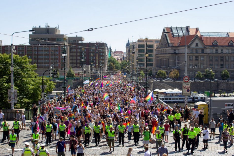 Desaťtisíce ľudí prešli Prahou v pochode Prague Pride