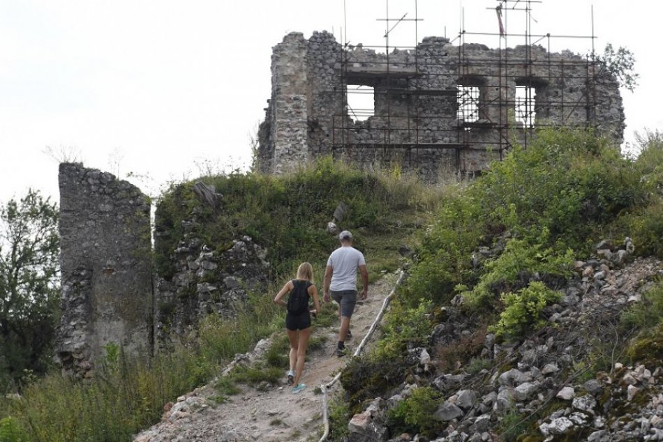 Práce na obnove Turnianskeho hradu pokračujú
