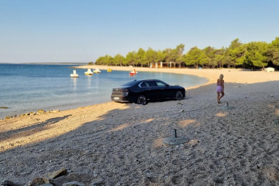 Slovák s BMW zaparkoval priamo na pláži