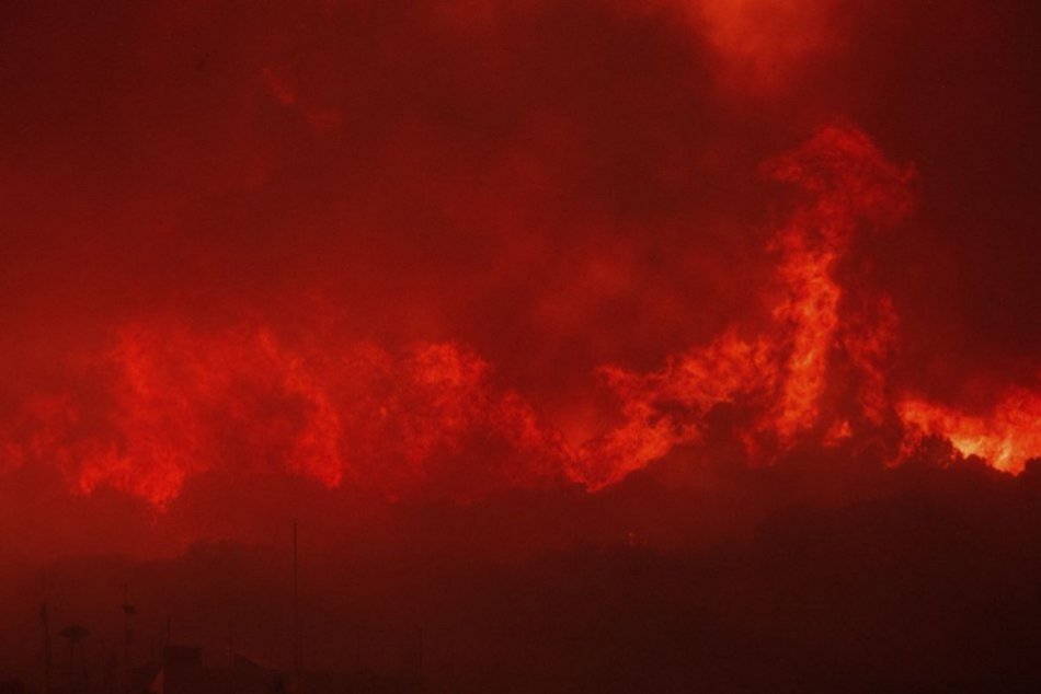 Grécko sužujú lesné požiare aj v auguste