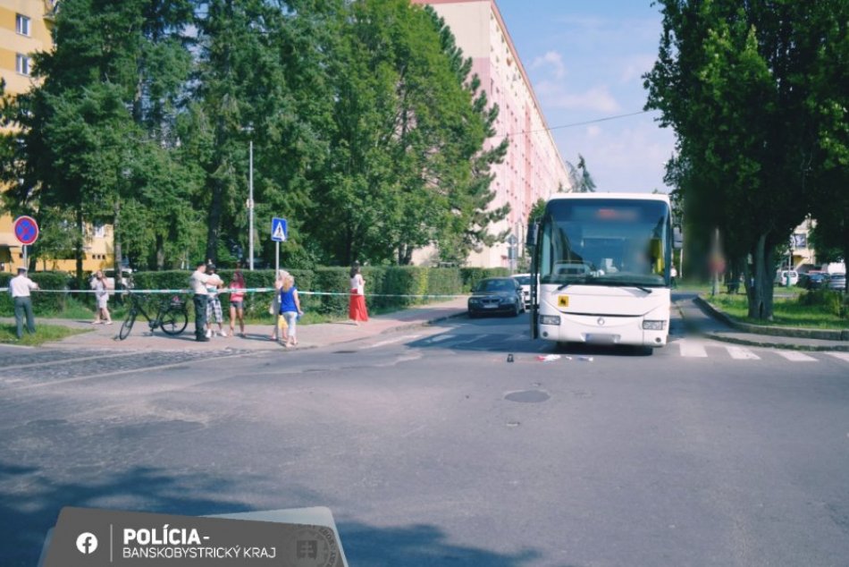 V OBRAZOCH: V Lučenci autobus zrazil chodkyňu