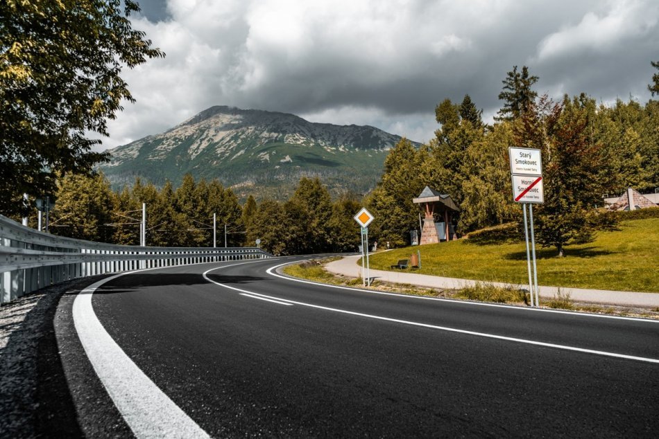 Objektívom: Cestári finišujú s prácami na tejto trase