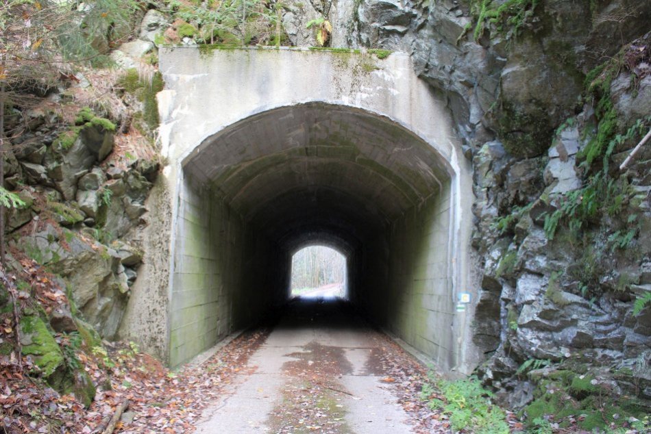 V OBRAZOCH: Slovenské lesy ukrývajú unikátny Kelemenov tunel