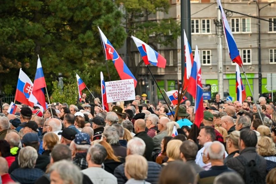 Bratislava SNS Huliak protest podpora
