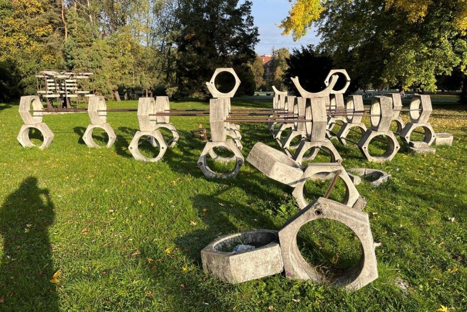 V OBRAZOCH: Ihrisko Hexagon v Parku pod Pamätníkom SNP prejde obnovou