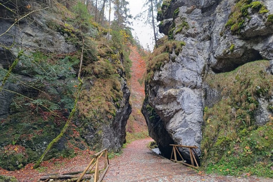 V OBRAZOCH: Čertova brána je úchvatný skalný portál na Slovensku
