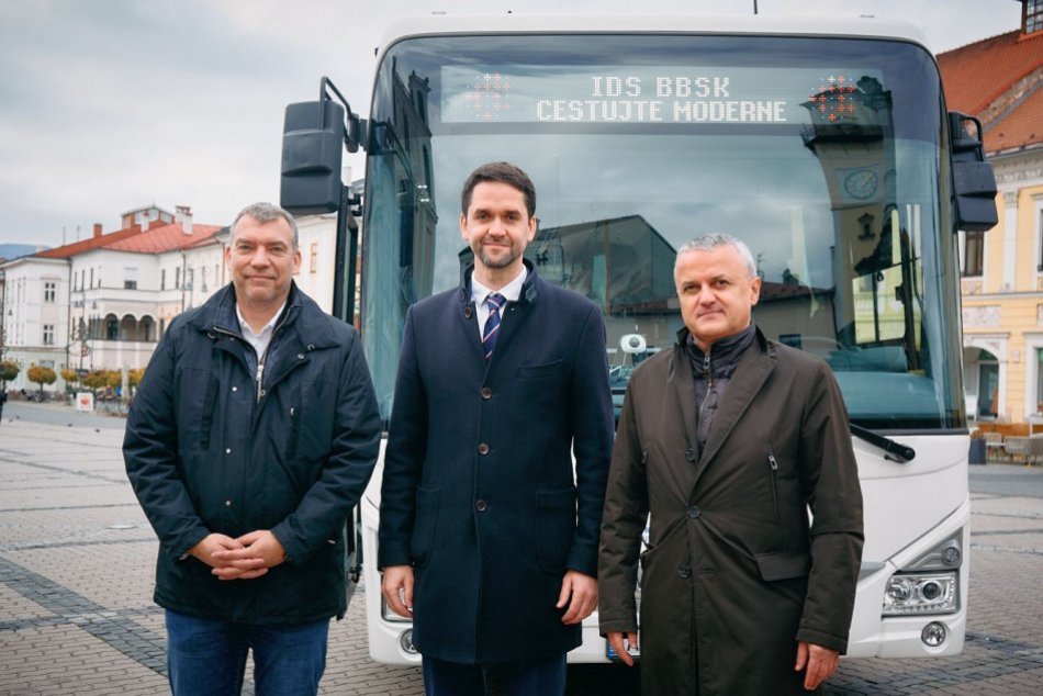 V OBRAZOCH: Prímestská autobusová doprava bude v BBSK fungovať po novom