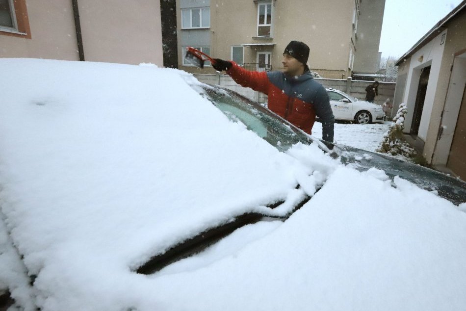 Slovensko sa ocitlo pod snehovou prikrývkou