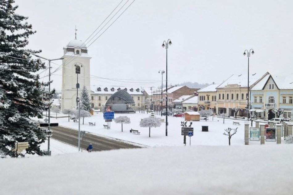 V OBRAZOCH: Zimná údržba ciest a chodníkov v Brezne