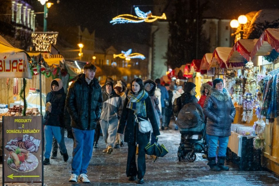 Objektívom: Večerná atmosféra na vianočných trhoch v Prešove