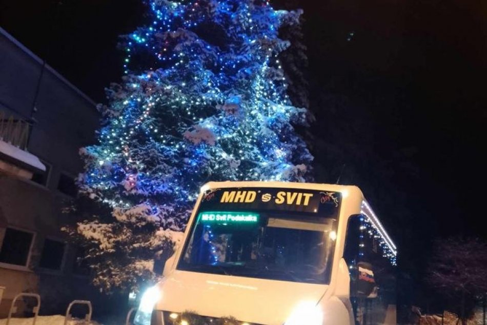 Objektívom: Netypický autobus vo Svite obsluhoval Mikuláš