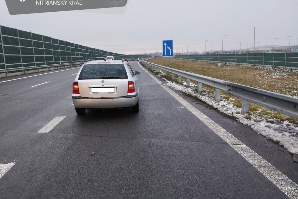 Nehoda v Dražovciach: Auto zrazilo chodca, ten zraneniam na mieste podľahol