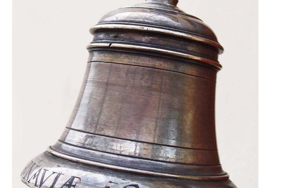 Historický zvon z trnavského kostola z roku 1684