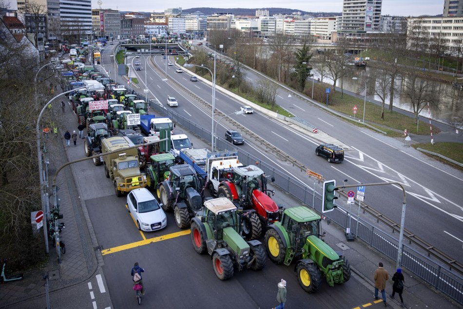 Poľnohospodári v Nemecku zablokovali cesty