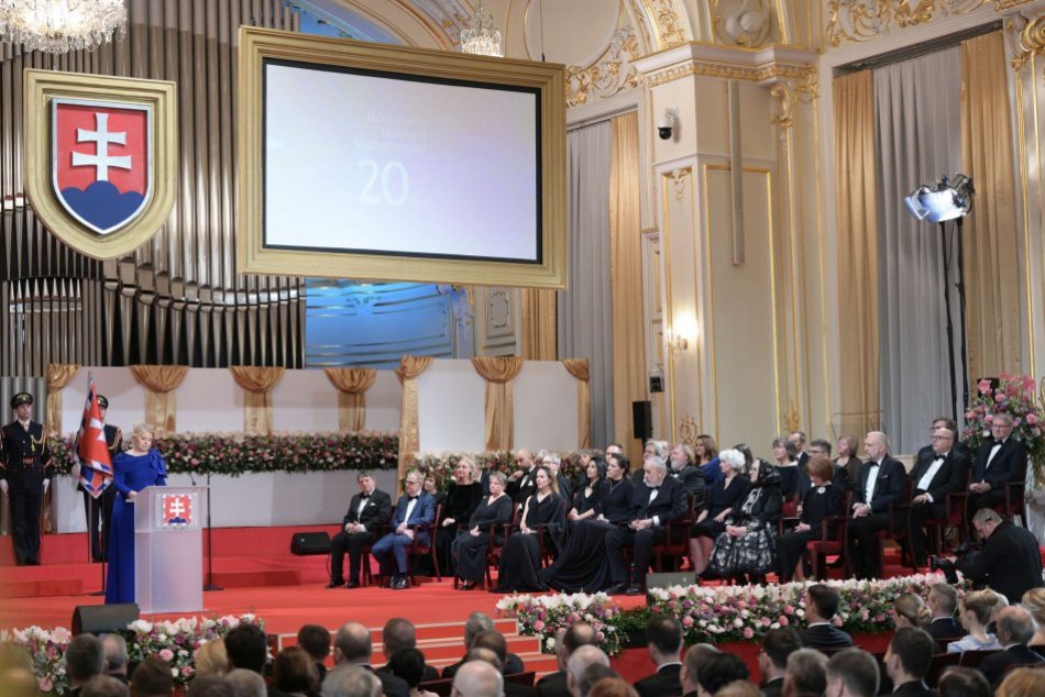 OBRAZOM: Prezidentka SR Zuzana Čaputová udelila štátne vyznamenania osobnostiam