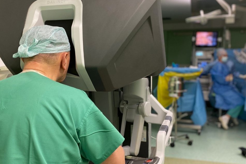 V OBRAZOCH: Roboticky asistovaná chirurgia v bystrickej nemocnici