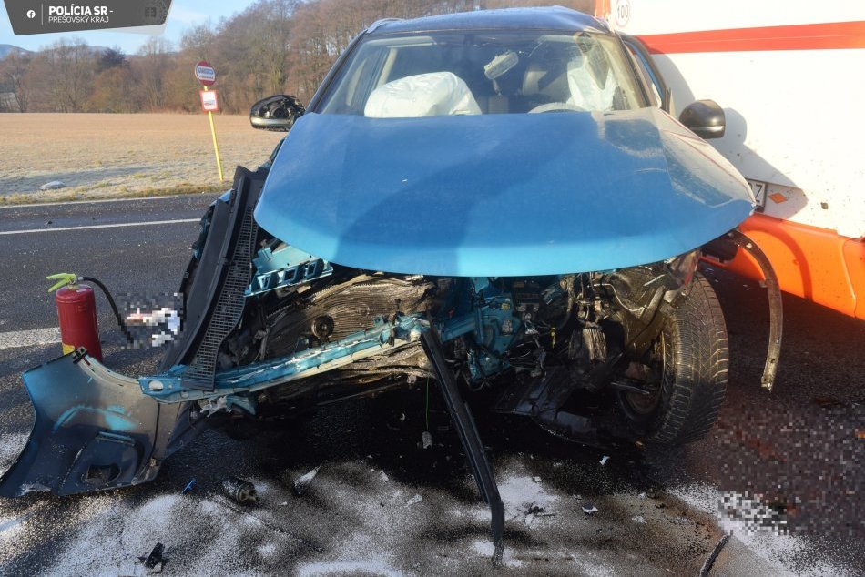 Objektívom: Zničené autá po vážnej nehode v Bystrom