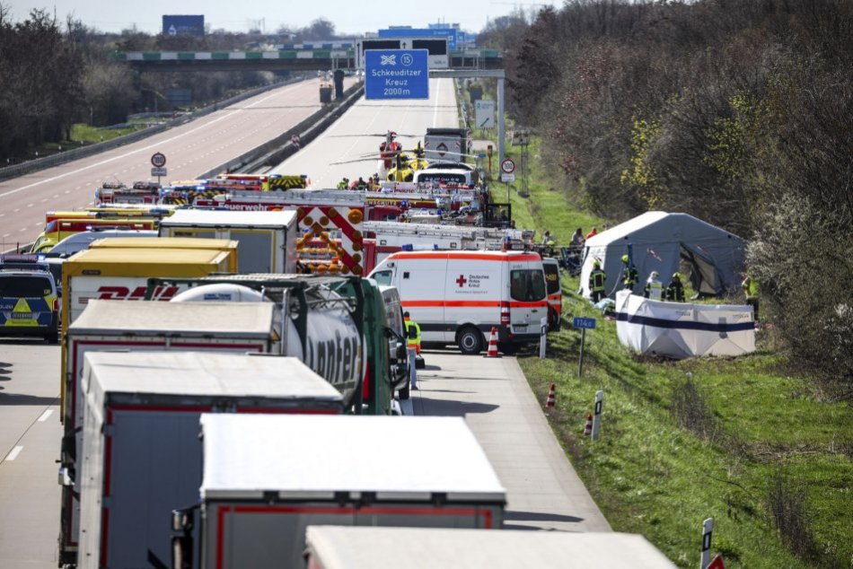 Nehoda autobusu na nemeckej diaľnici