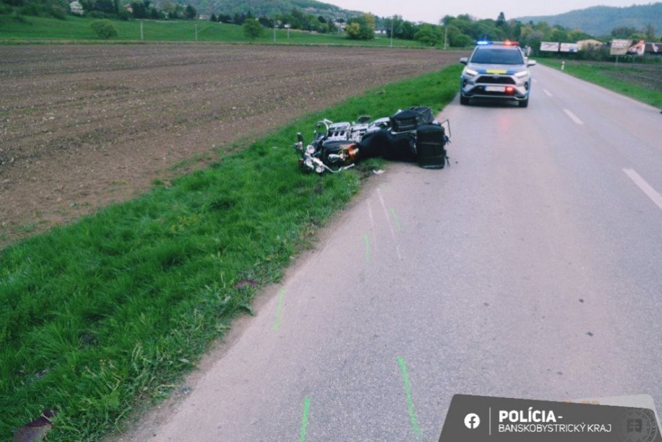 V OBRAZOCH: Pri nehode na juhu Slovenska sa zranil motocyklista
