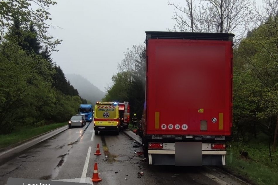 V OBRAZOCH: Tragická čelná zrážka s kamiónom na Donovaloch