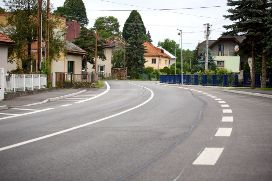 V OBRAZOCH: BBSK odovzdal do užívania takmer 14 km zrekonštruovanej cesty