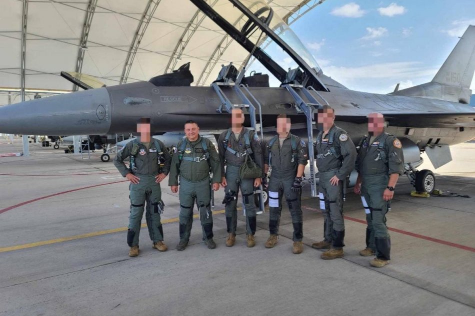 V OBRAZOCH: Stíhačka F-16 so slovenským pilotom uskutočnila 1. oficiálny let