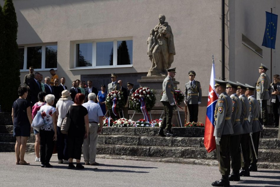 Turistický pochod Zlatno - Skýcov pri príležitosti SNP