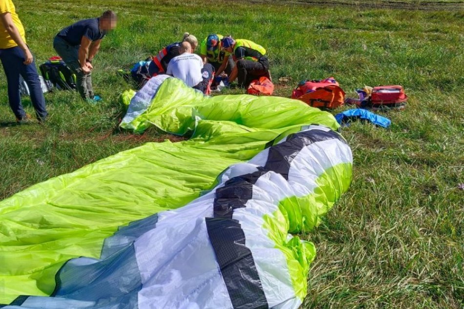 V OBRAZOCH: Nehoda paraglajdistu na Donovaloch