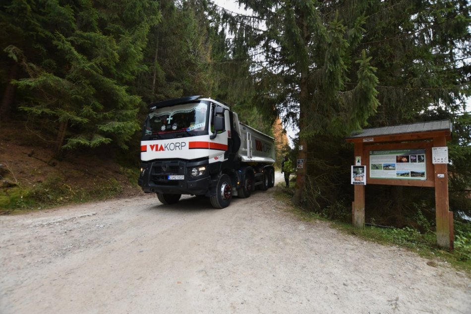 V OBRAZOCH: Začala sa výstavba asfaltovej cesty na Kráľovu hoľu