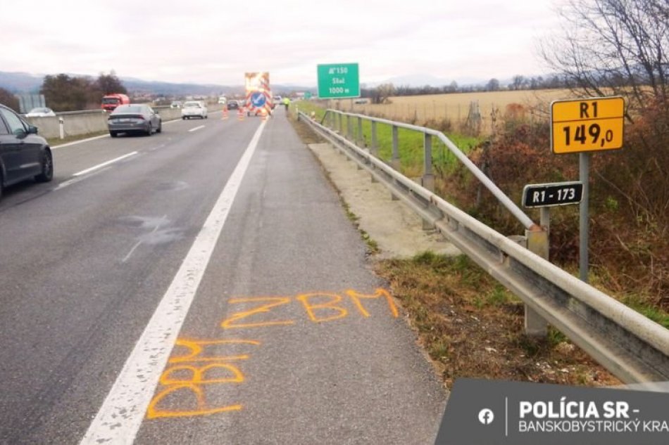 V OBRAZOCH: Polícia hľadá svedkov nehody na R1