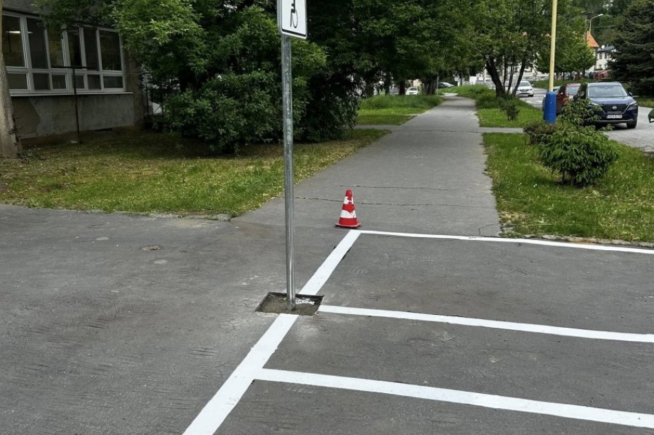 Netradičné osadenie dopravnej značky v Prešove
