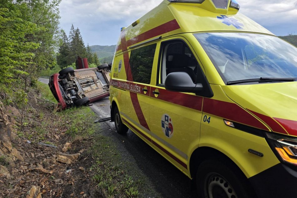 V OBRAZOCH: Záchranári z Brezna pomáhali pri nehode