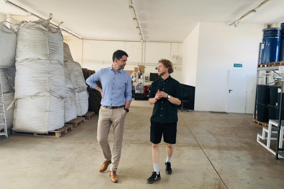 V OBRAZOCH: Podnikateľ Hugo Repáň dáva cigaretovým ohorkom nový zmysel