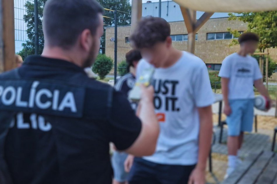V OBRAZOCH: Policajti kontrolovali alkohol u mladistvých
