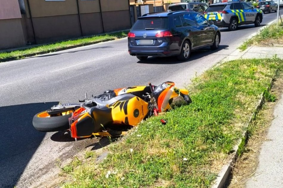Motorkár chcel ujsť, nezvládol riadenie