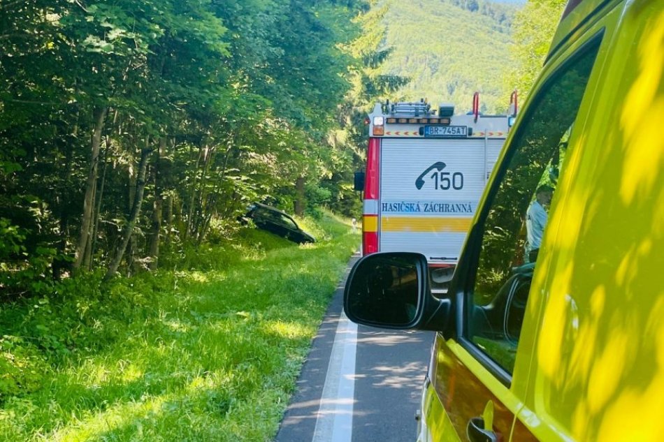 V OBRAZOCH: Zrážka dvoch automobilov pri Jarabej