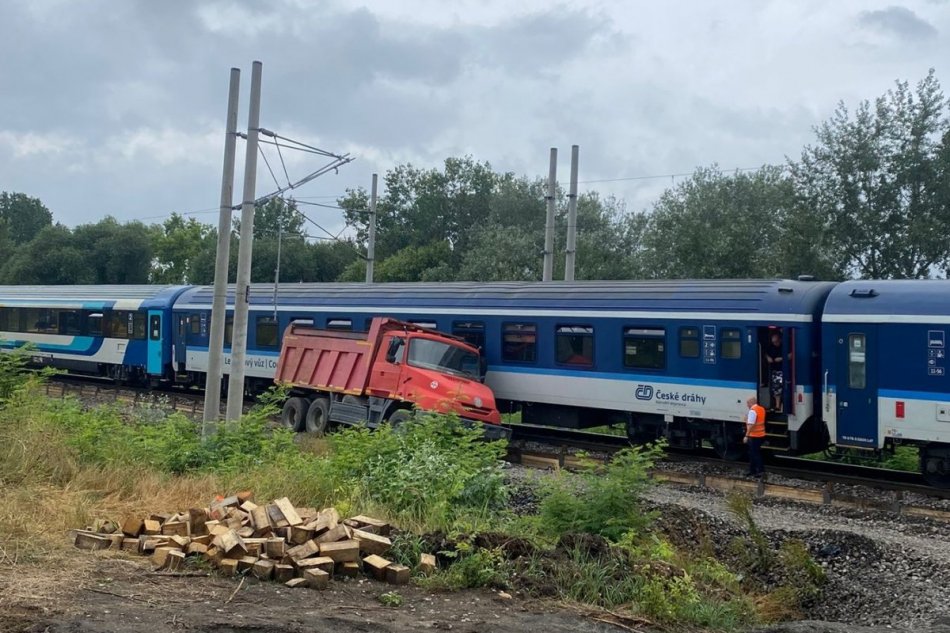 Zrážka vlaku s nákladným autom