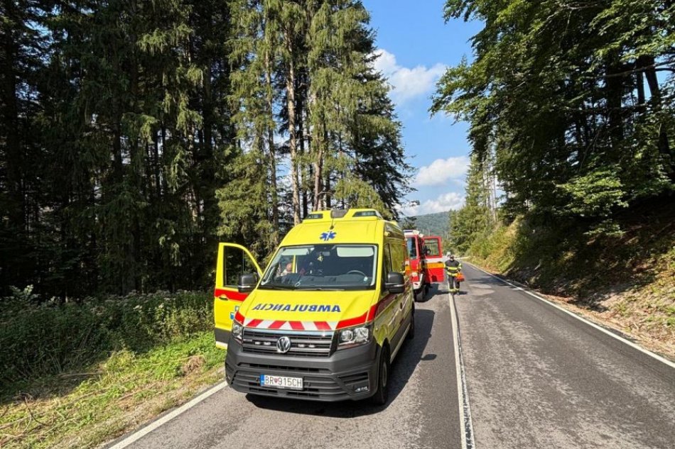 V OBRAZOCH: Dopravná nehoda dvoch motocyklistov