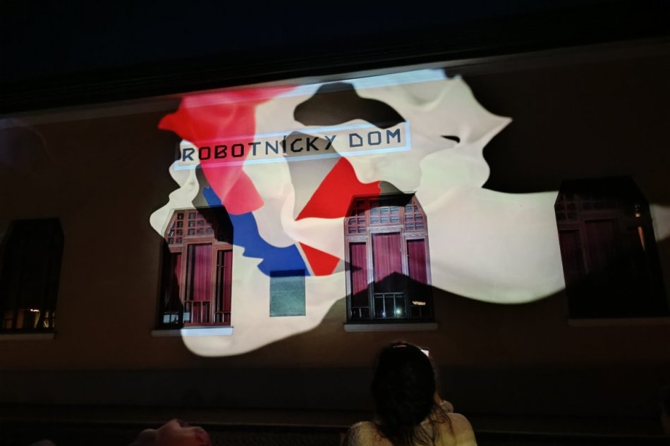 V OBRAZOCH: Festival Svetlo v meste oživil budovy na Námestí Slobody